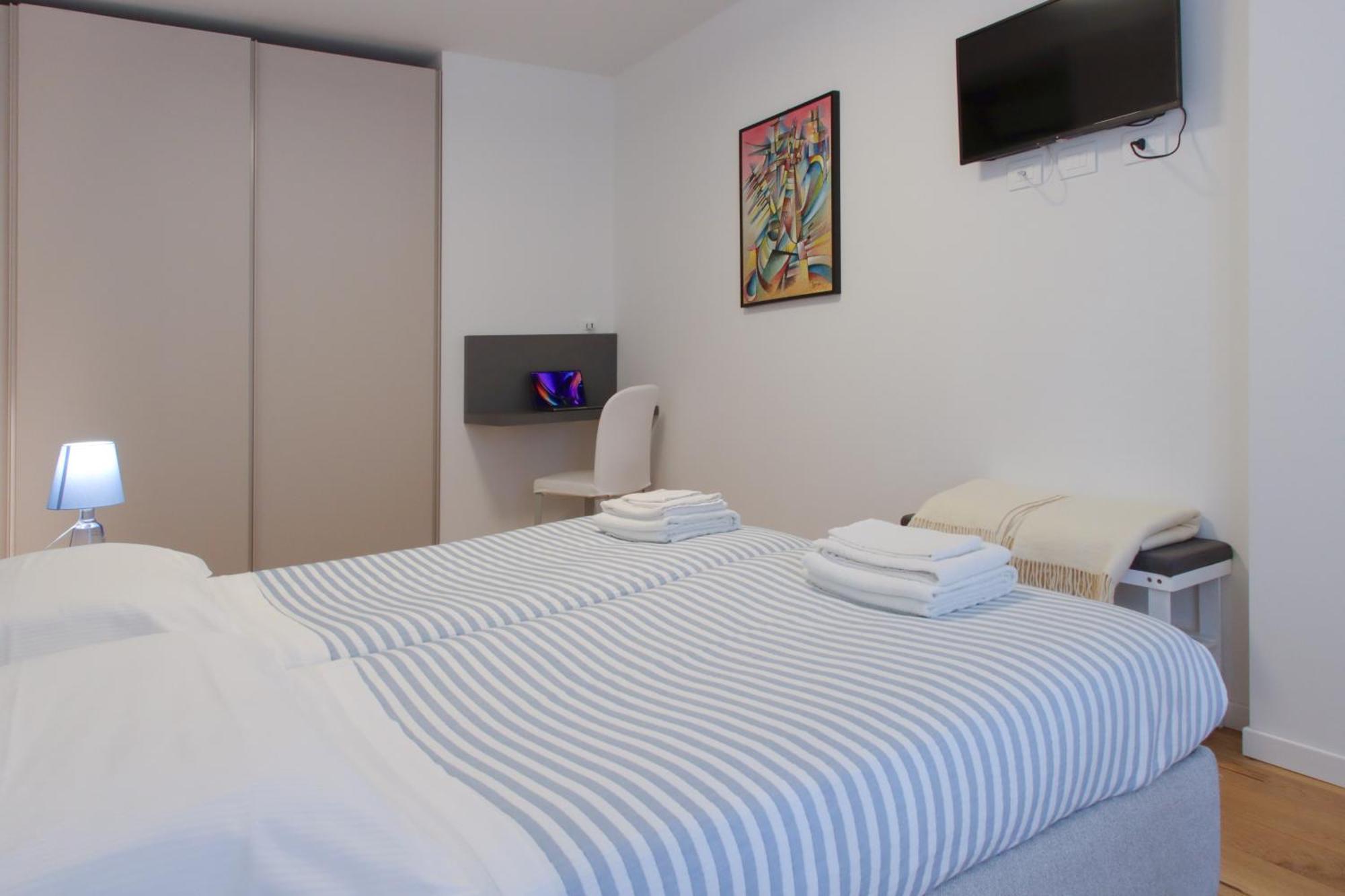 Apartamento Casa Ardo Wifi & Free Parking In Lecco Center Exterior foto