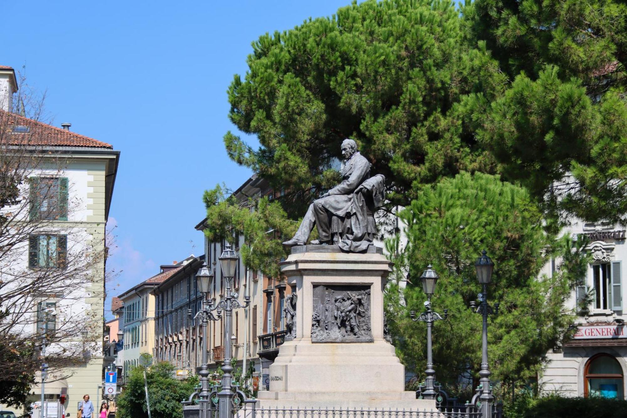 Apartamento Casa Ardo Wifi & Free Parking In Lecco Center Exterior foto
